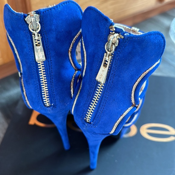 New Bebe blue and gold heels size 7 - Picture 5 of 6